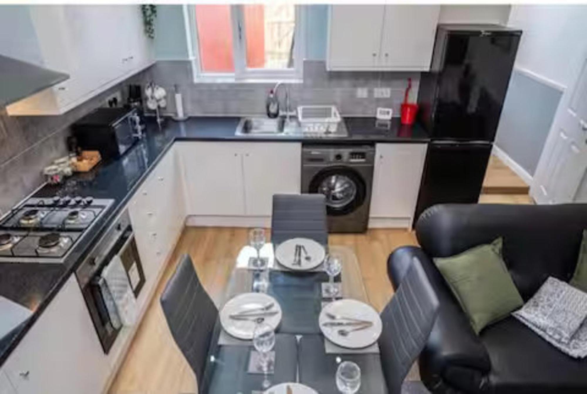 Family-Friendly Two-Bedroom Apartment Near Manchester City Stadium — Photos 3
