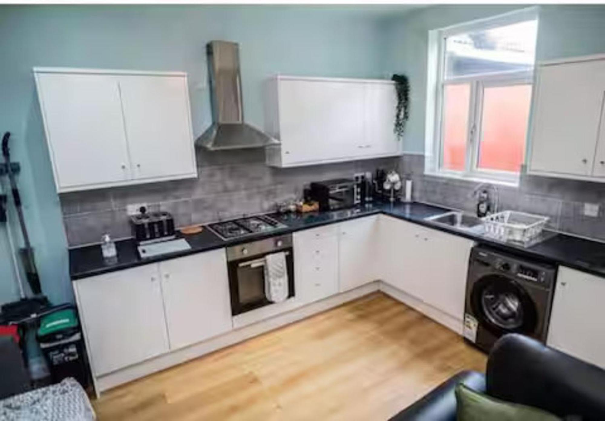 Family-Friendly Two-Bedroom Apartment Near Manchester City Stadium, Manchester